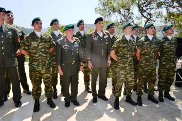 Φόρος τιμής στους πεσόντες Ιερολοχίτες από τον Αρχηγό ΓΕΣ – Ανατριχιαστικές εικόνες από το ετήσιο μνημόσυνο